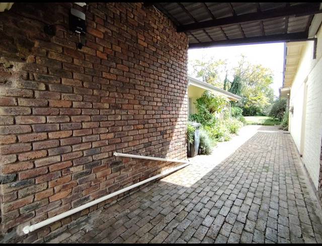 3 BEDROOM HOUSE FOR SALE IN WYCHWOOD